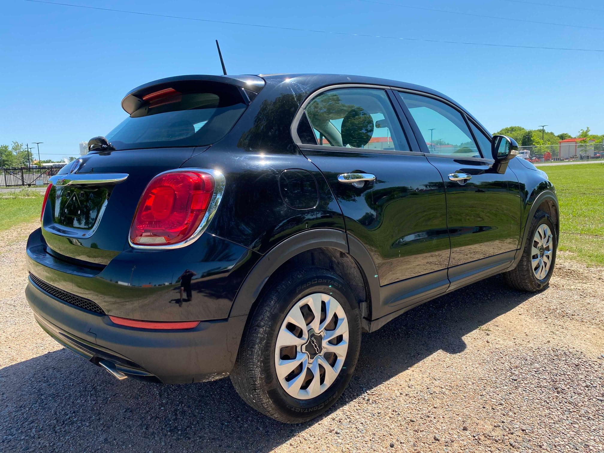 Photo 3 VIN: ZFBCFXAW0GP337889 - FIAT 500X POP 