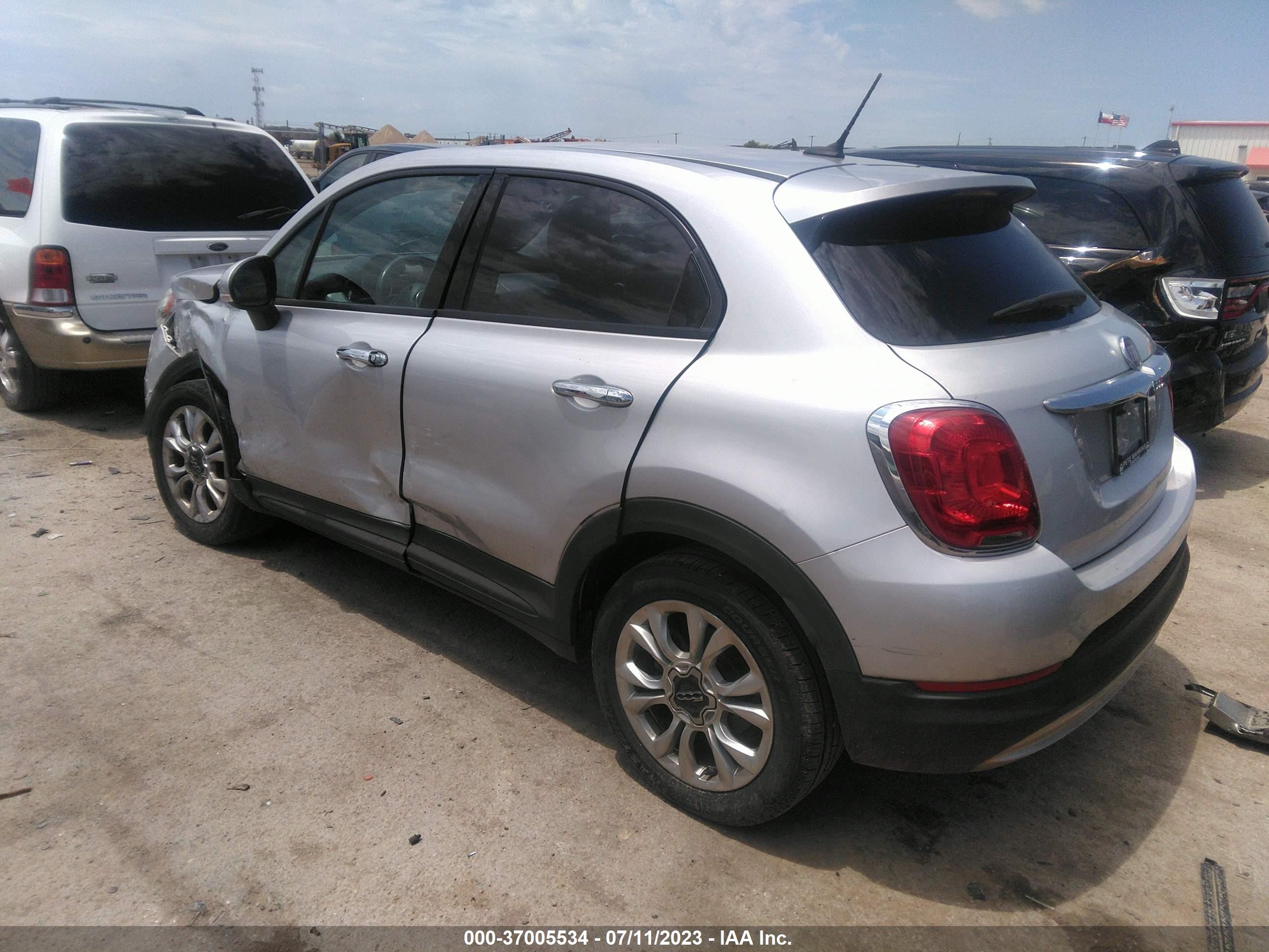 Photo 2 VIN: ZFBCFXBT4GP391489 - FIAT 500X 