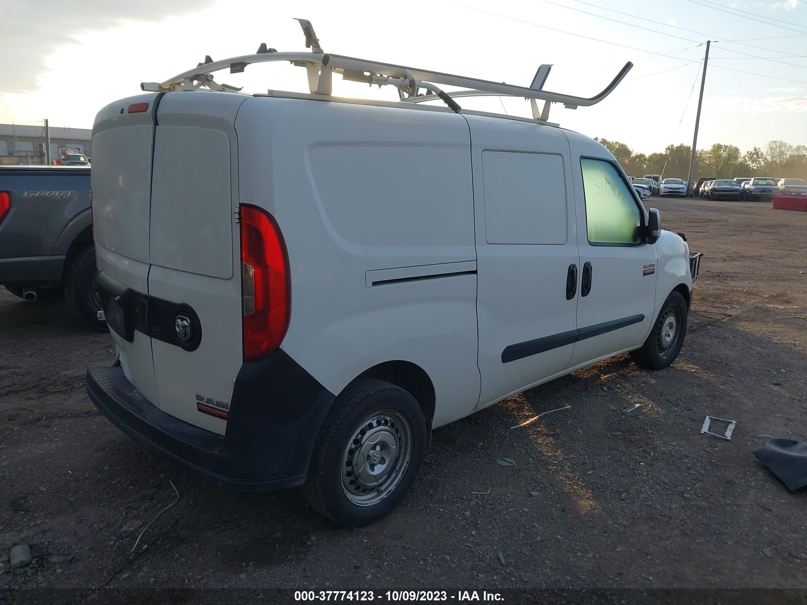 Photo 3 VIN: ZFBERFAT6G6C44112 - RAM PROMASTER CITY CARGO VAN 