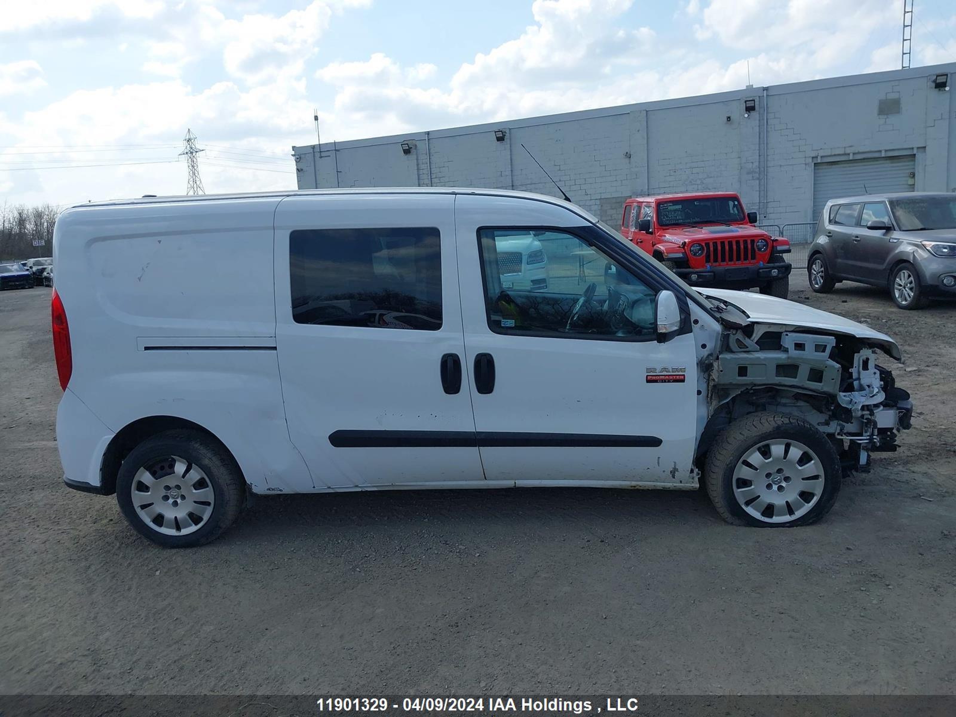 Photo 13 VIN: ZFBERFDT4F6967688 - RAM PROMASTER CITY 