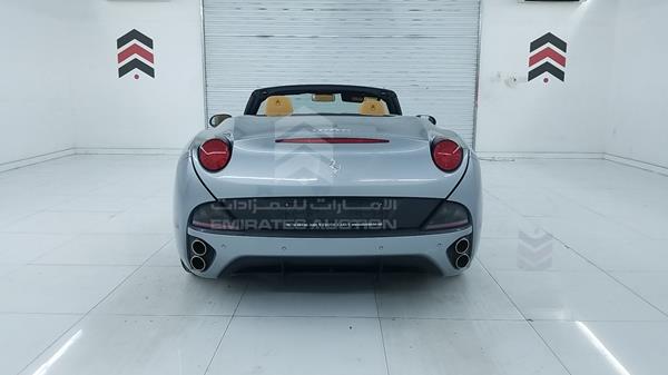 Photo 11 VIN: ZFFTJ65T4D0195768 - FERRARI CALIFORNIA 