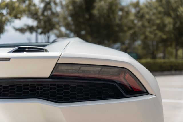 Photo 8 VIN: ZHWUR1ZF5GLA05136 - LAMBORGHINI HURACAN 