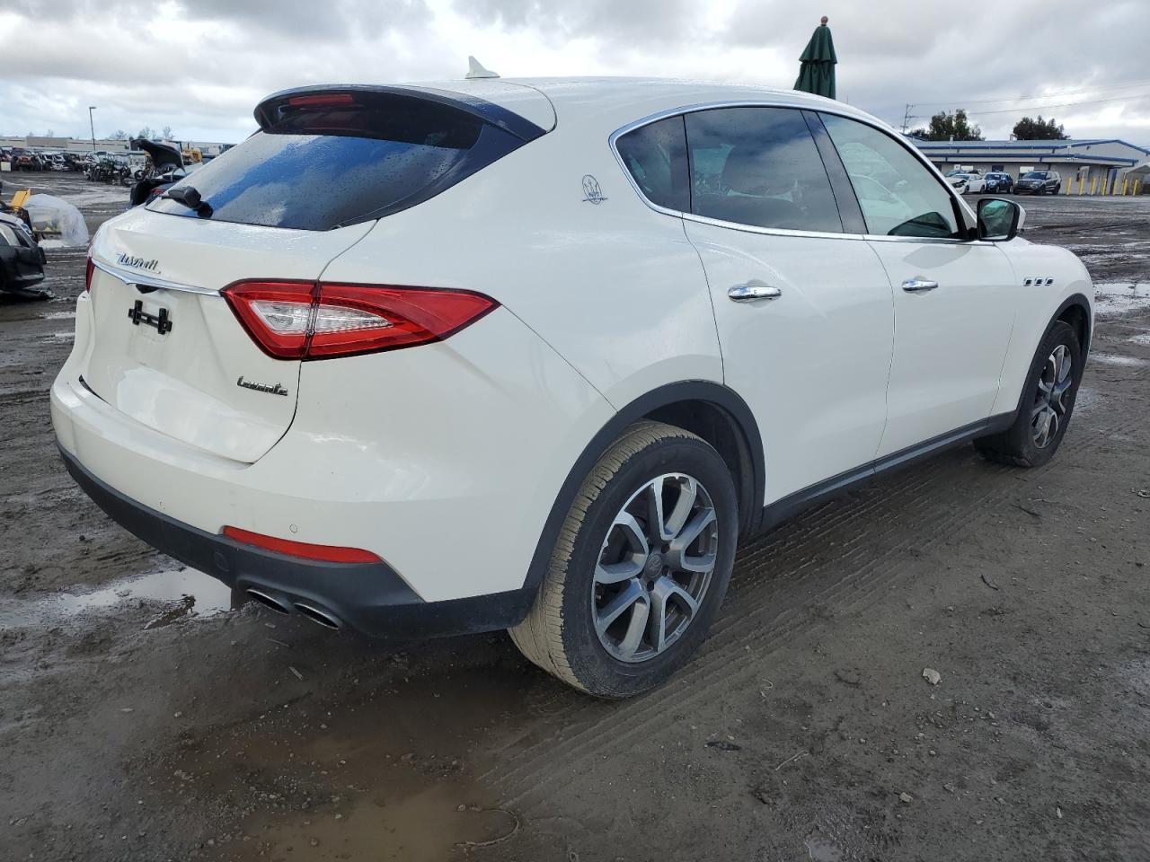 Photo 2 VIN: ZN661XUAXHX250088 - MASERATI LEVANTE 