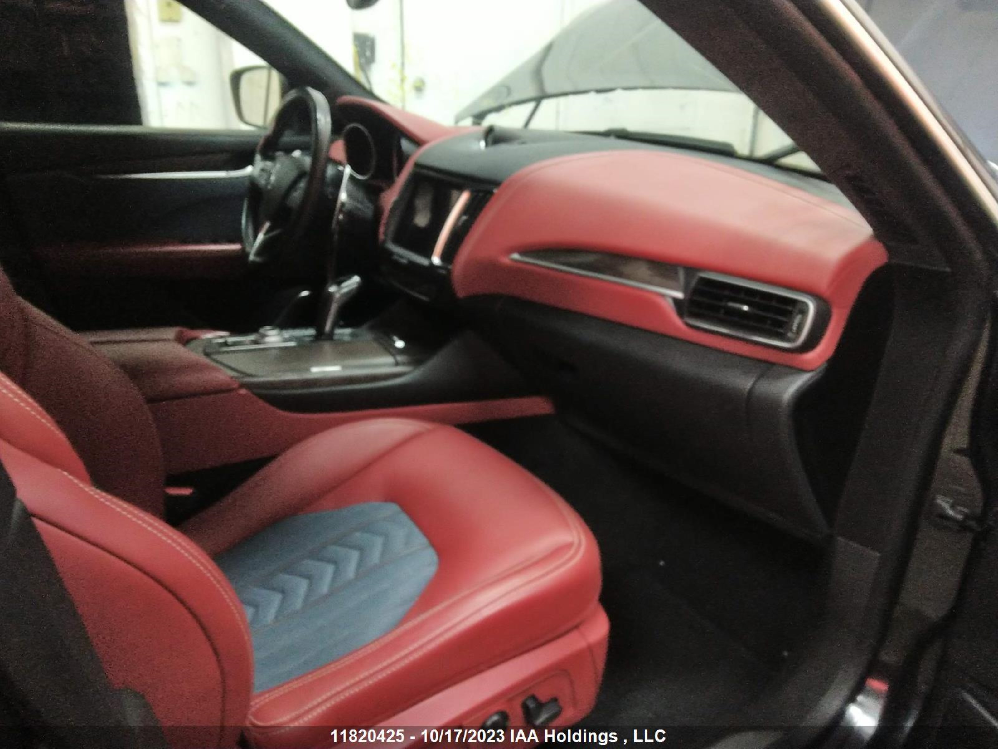 Photo 4 VIN: ZN661XUL9KX334816 - MASERATI LEVANTE 