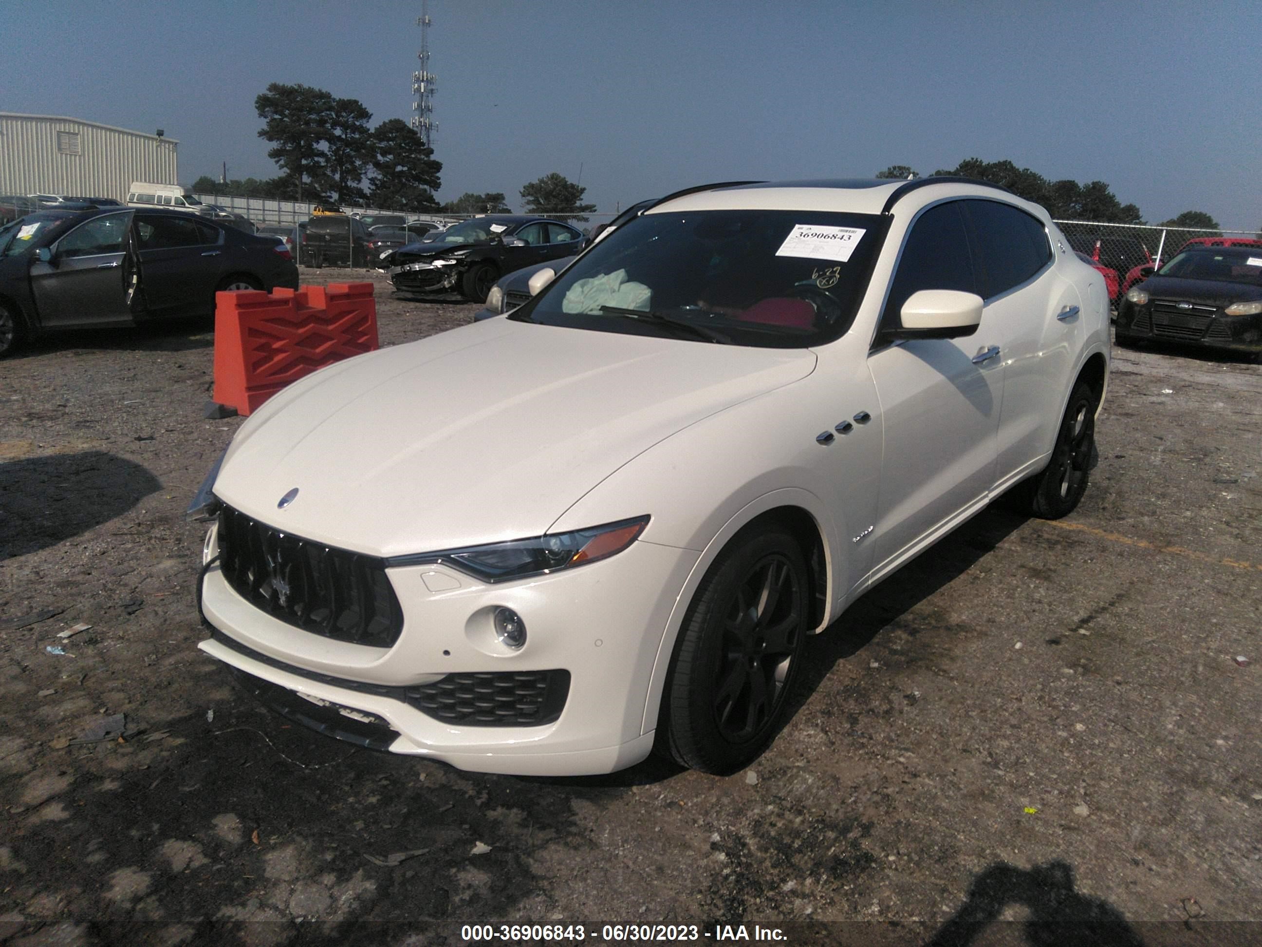 Photo 1 VIN: ZN661XUS9JX274655 - MASERATI LEVANTE 