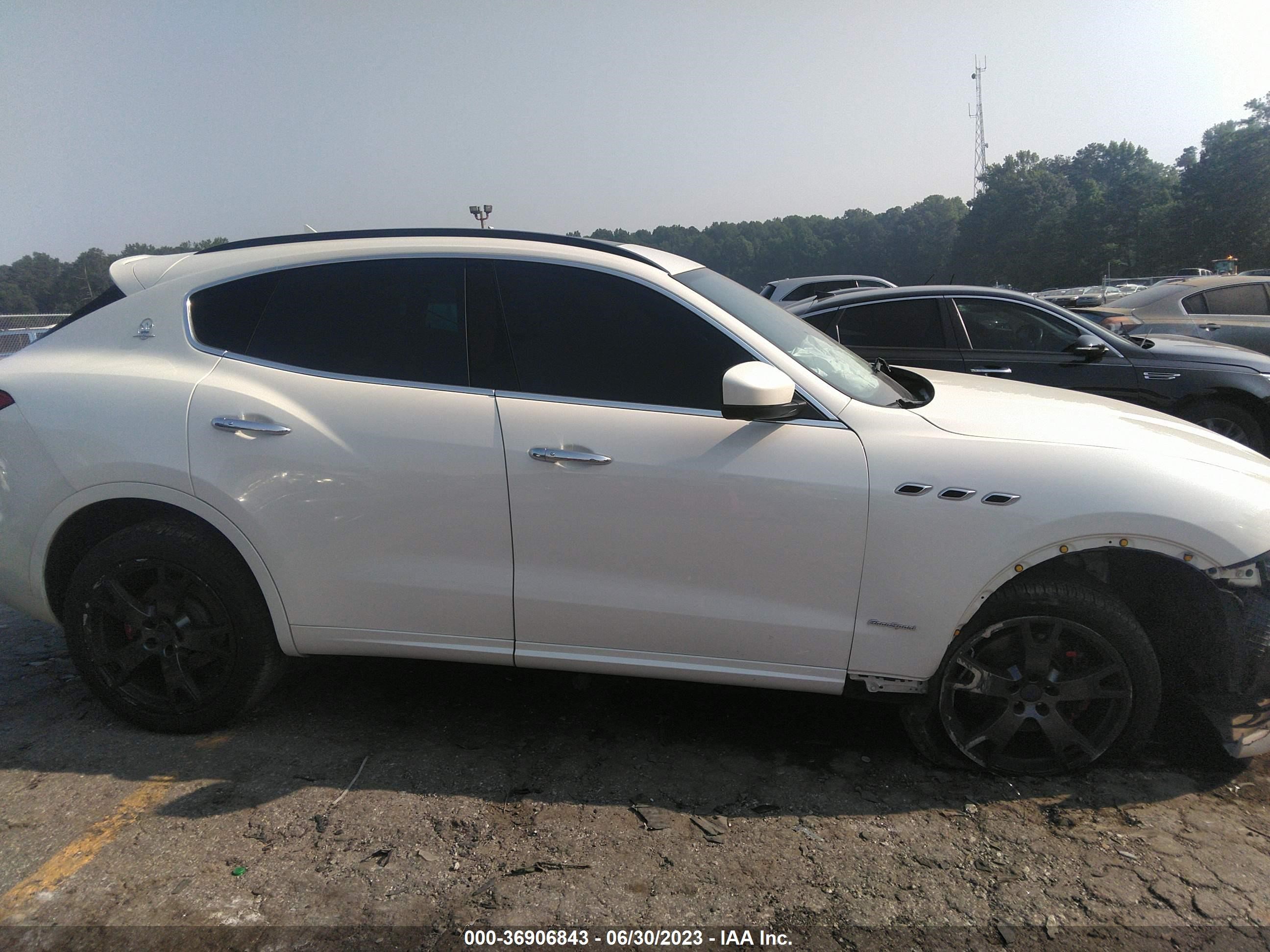 Photo 12 VIN: ZN661XUS9JX274655 - MASERATI LEVANTE 