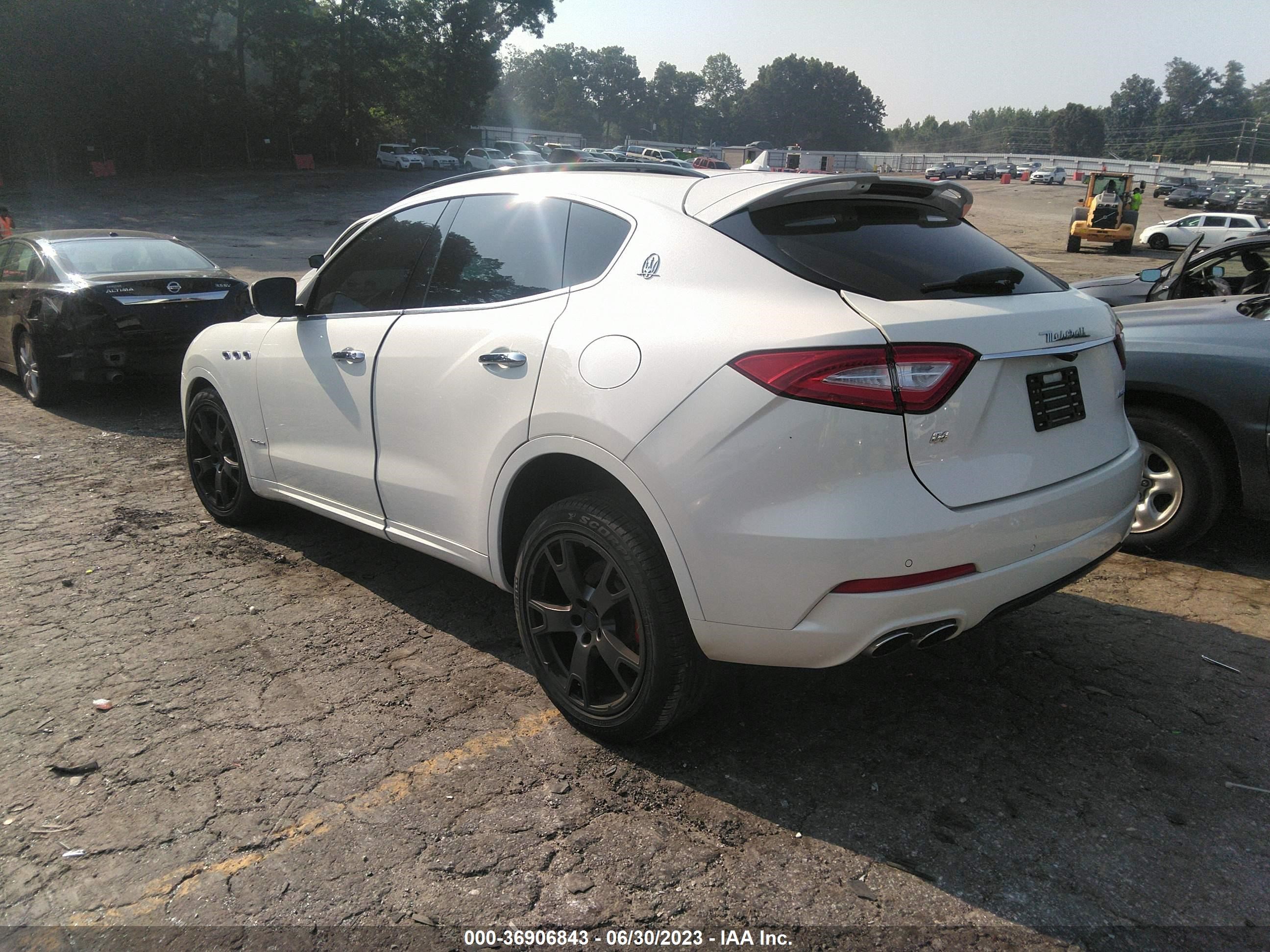 Photo 2 VIN: ZN661XUS9JX274655 - MASERATI LEVANTE 