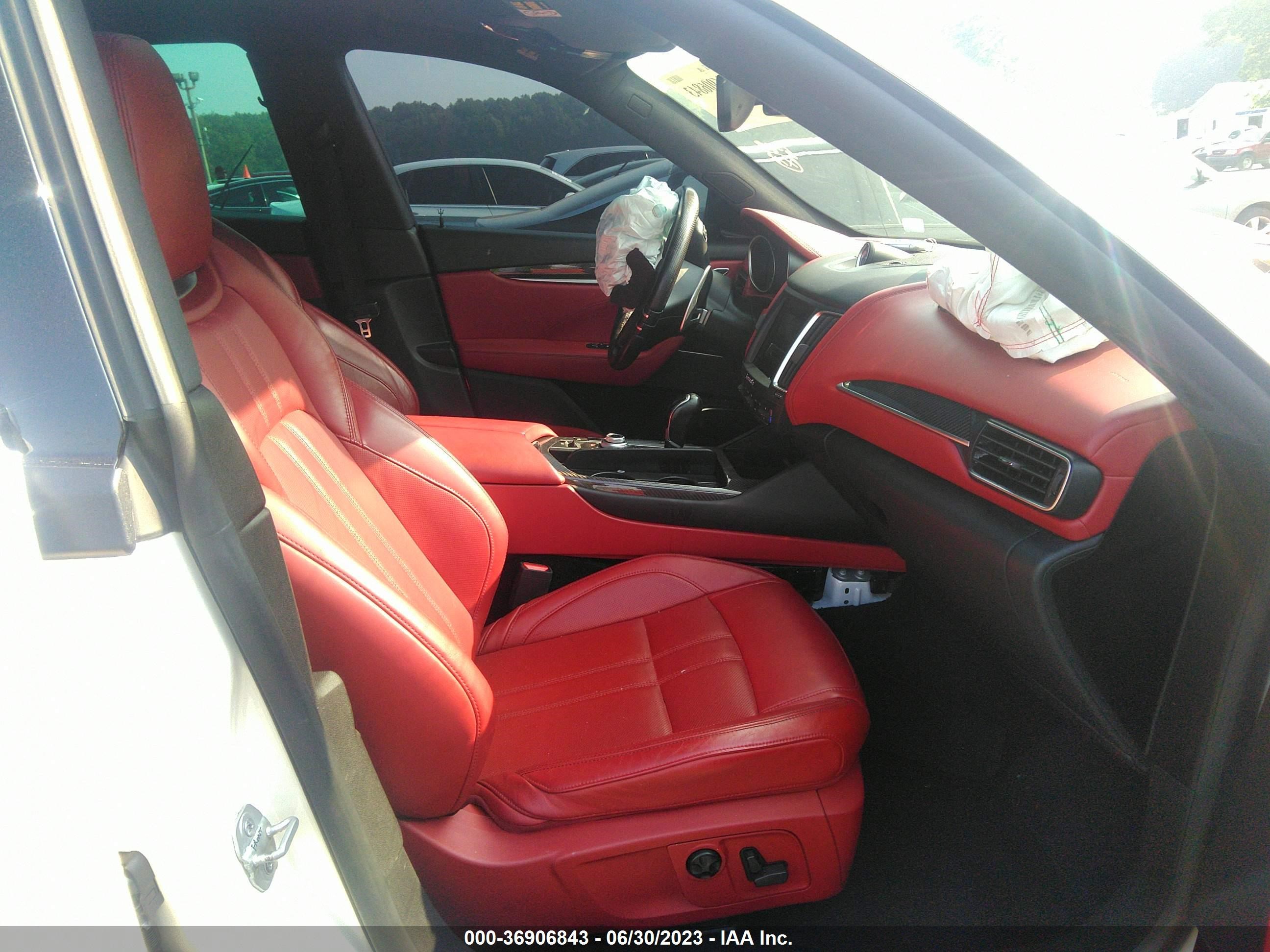 Photo 4 VIN: ZN661XUS9JX274655 - MASERATI LEVANTE 