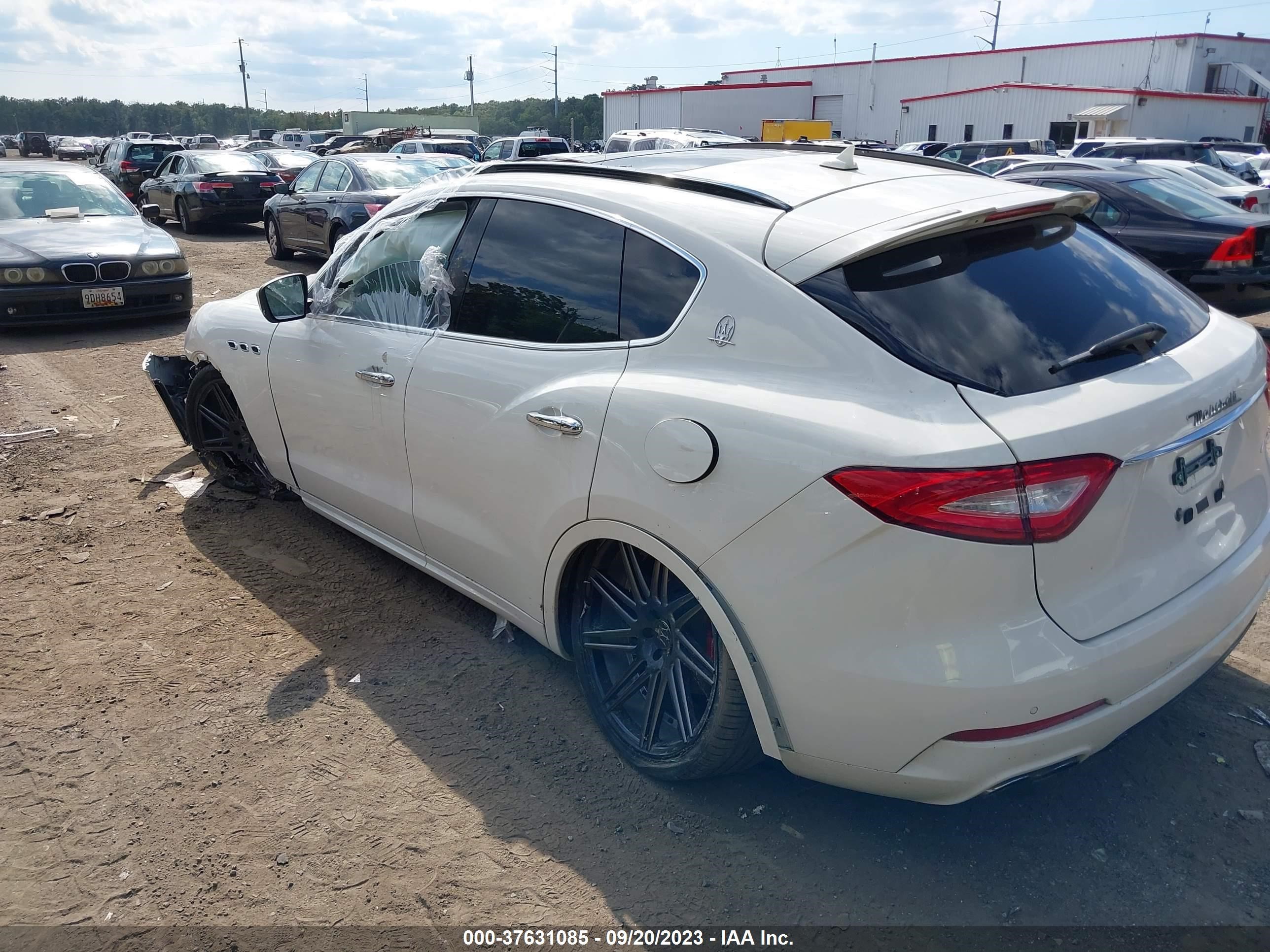 Photo 2 VIN: ZN661XUSXHX234191 - MASERATI LEVANTE 