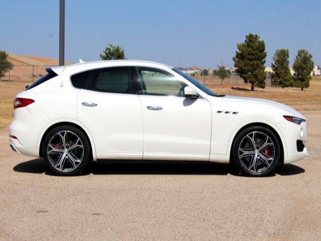 Photo 2 VIN: ZN661YUA6KX308274 - MASERATI LEVANTE 