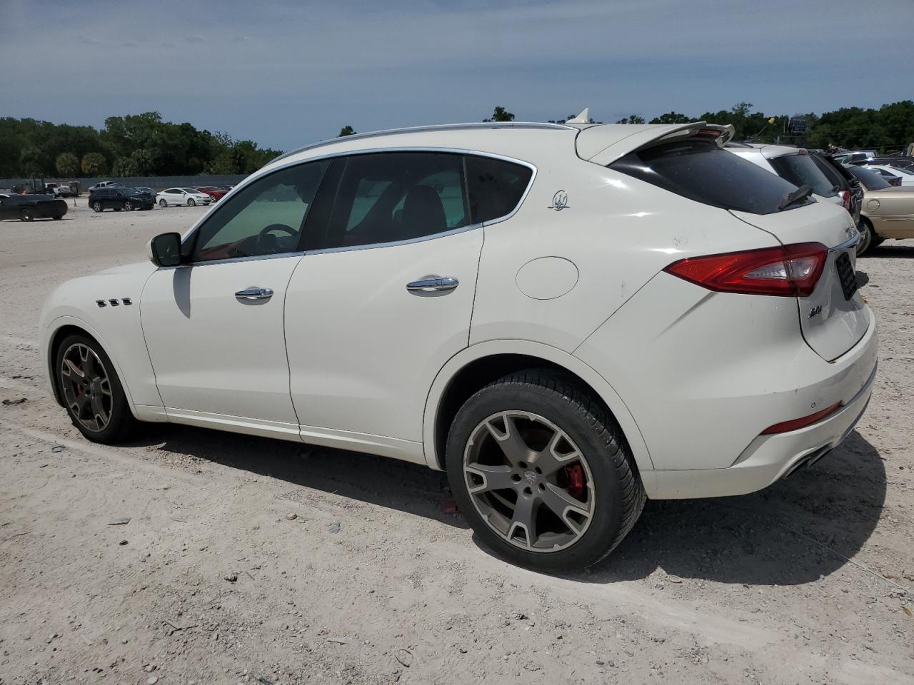 Photo 1 VIN: ZN661YUS1HX255923 - MASERATI LEVANTE 