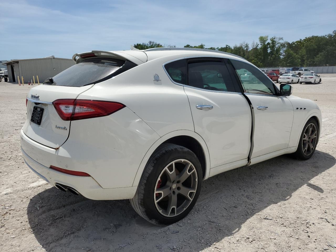 Photo 2 VIN: ZN661YUS1HX255923 - MASERATI LEVANTE 