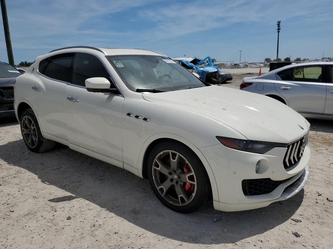 Photo 3 VIN: ZN661YUS1HX255923 - MASERATI LEVANTE 