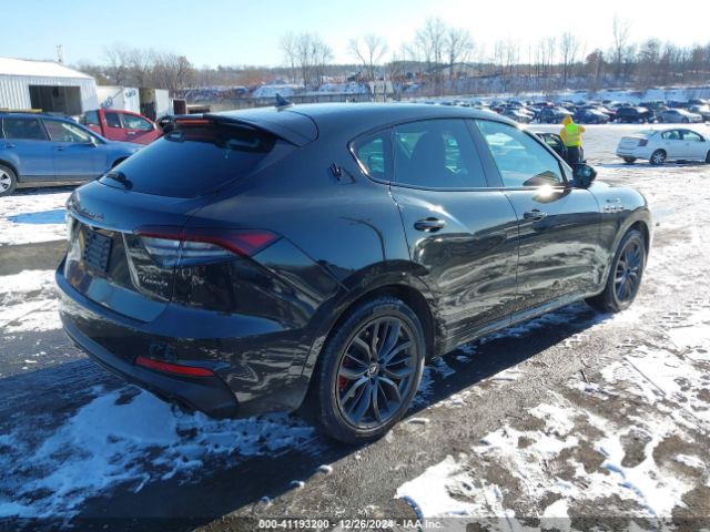 Photo 3 VIN: ZN661ZUM3NX381428 - MASERATI LEVANTE 