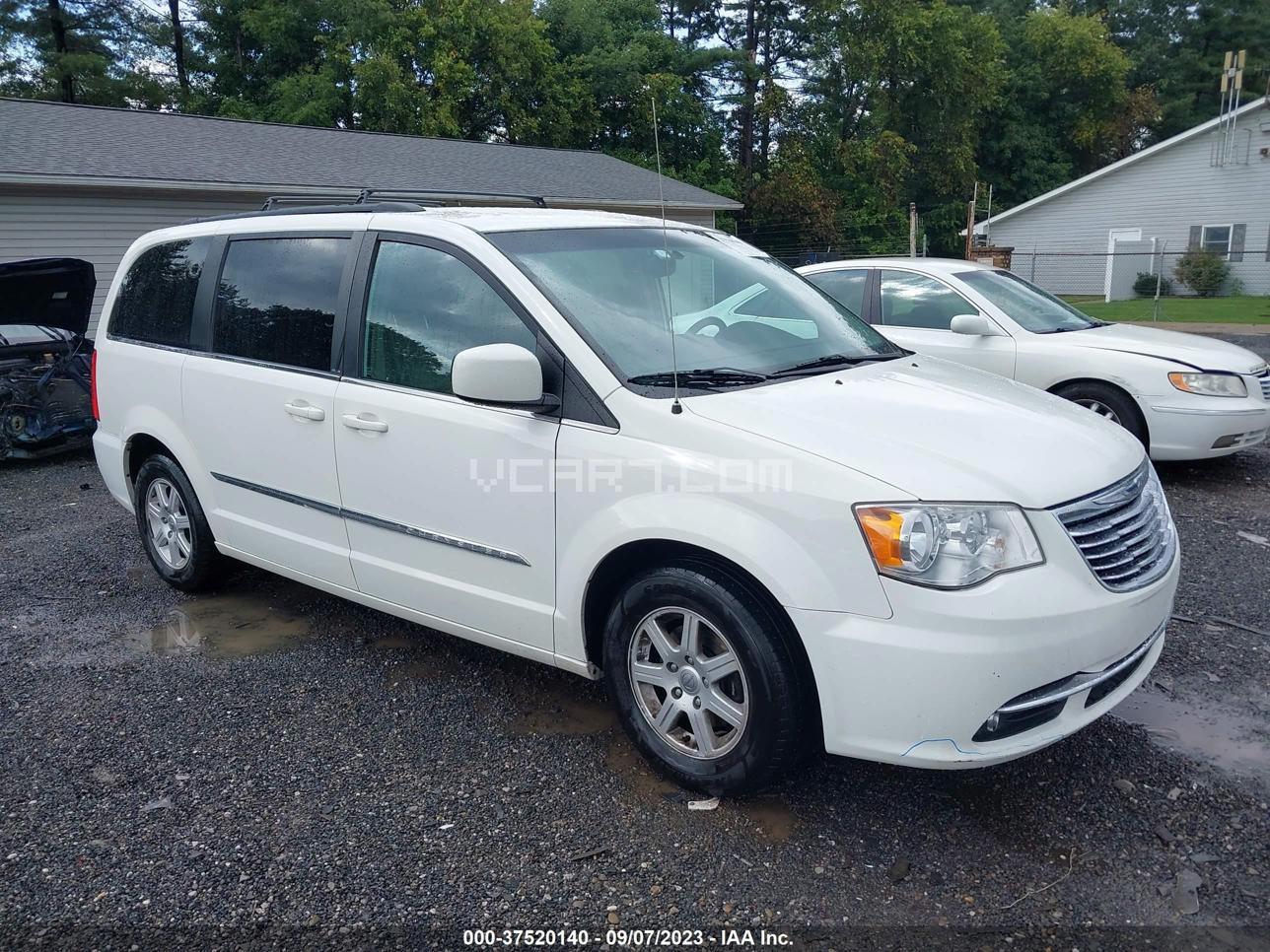 VIN: 2C4RC1BGXDR525562 - chrysler town & country