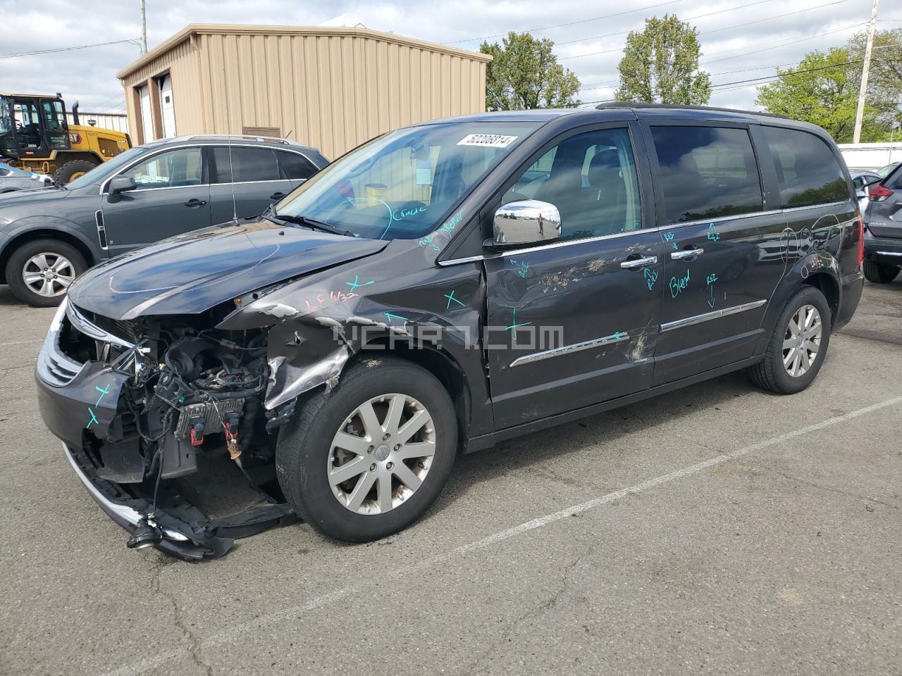 VIN: 2C4RC1BGXFR534944 - chrysler town & country
